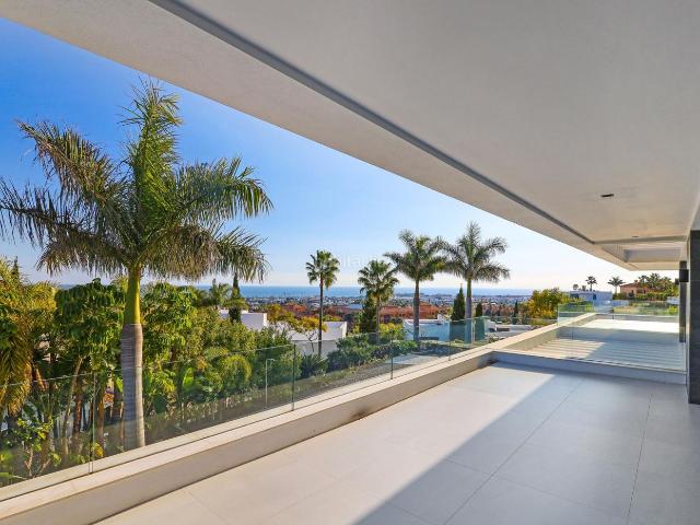 Casa en venta en Benahavís, Los Flamingos. Exquisita y Moderna Villa de Lujo de Seis Dormitorios en Los Flamingos Golf, Benahavís, con Vistas Panorámicas al Mediterráneo. Casas.
