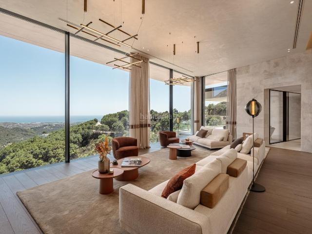 Casa en venta en Benahavís, Montemayor Marbella Club. VILLA EXTRAORDINARIA CON CARACTERÍSTICAS IMPRESIONANTES EN BENAHAVÍS. Casas.