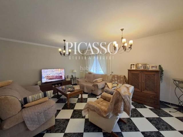 Casa en venta en Benalmádena, Arroyo de la Miel. Precioso chalet pareado con jardín y vistas al mar Listo para entrar a vivir. Casas.