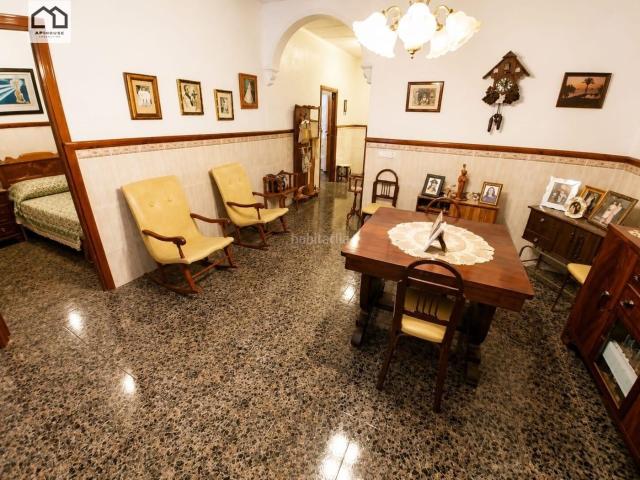Casa en venta en Benejúzar. Dos viviendas con patio, cochera y más de 500 m2 en Benejúzar. Una oportunidad con infinitas posibilidades. Casas.