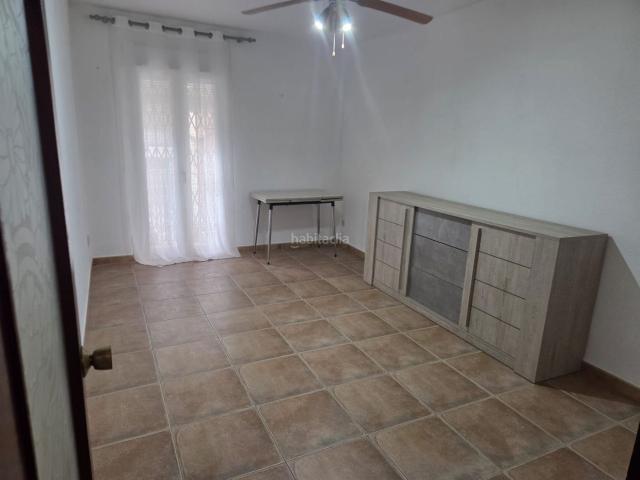 Casa en venta en Benicarló, Pueblo. Casa unifamiliar con almacén en el centro de Benicarló con 3 dormitorios. Casas.