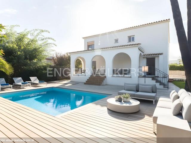 Casa en venta en Benicasim Benicàssim, Heliópolis. Exquisita Residencia en Benicàssim Confort Mediterráneo con Jardín y Terraza. Casas Benicasim.