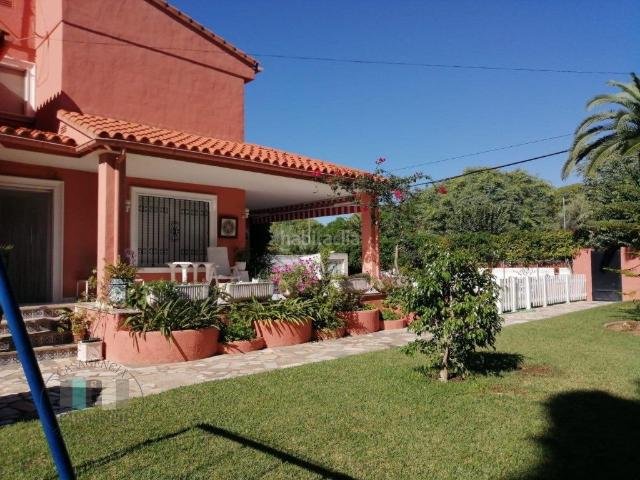 Casa en venta en Benicasim Benicàssim, Heliópolis. VILLA INDEPENDIENTE CON PISCINA Y JARDIN EN ZONA HELIOPOLIS,Benicassim. Casas Benicasim.