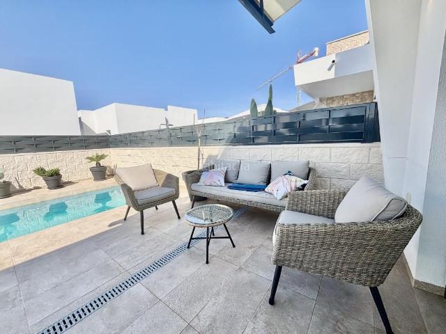 Casa en venta en Benijófar. Casas.