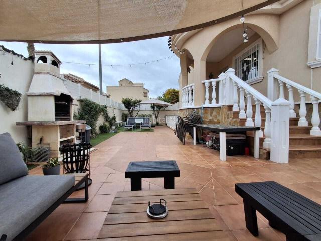 Casa en venta en Benijófar. Casas.