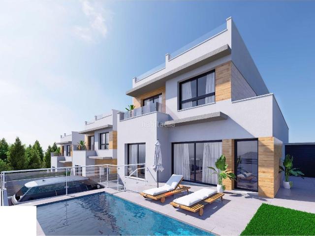 Casa en venta en Benijófar. Lujosos chalets adosados de nueva construccioacuten en Benijoacutefar, Costa BlancaUbicacioacuten privilegiada en Benijoacutefar c. Casas.