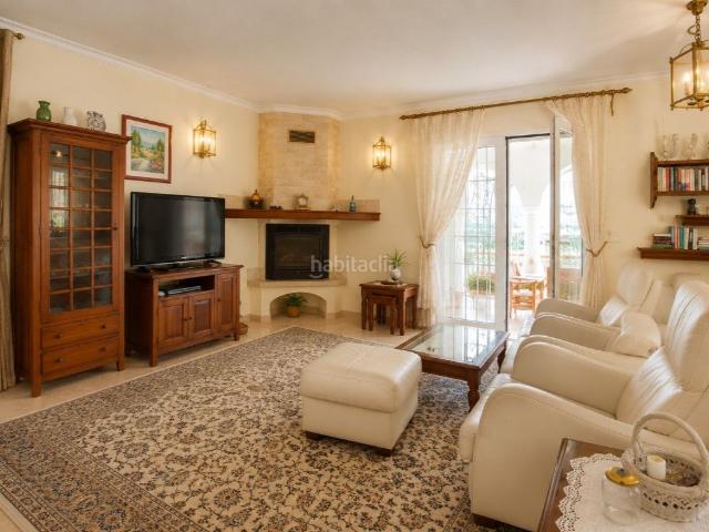 Casa en venta en Benissa, Cala Advocat Baladrar. Elegante villa mediterránea con vistas al mar a solo unos pasos de Cala Baladrar, Benissa Costa. Casas.