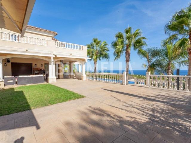 Casa en venta en Benissa, La Fustera. Villa mediterránea de lujo con vistas al mar en venta en Benissa. Casas.