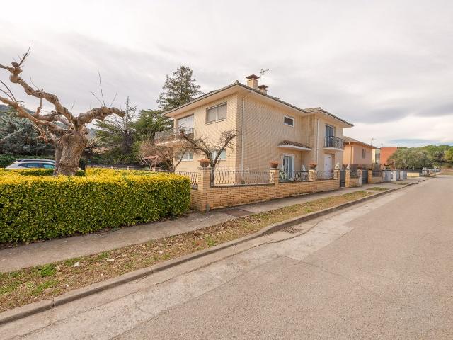Casa en venta en Besalú. Casas.