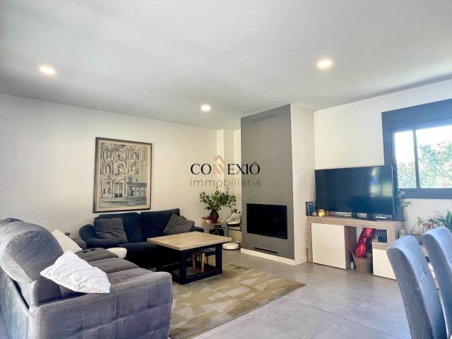 Casa en venta en Bescanó. Casa con piscina a 10 minutos de Girona. Casas.