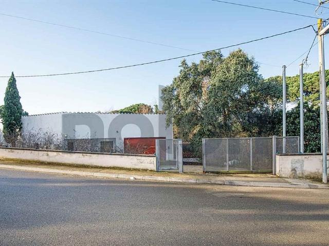 Casa adosada en venta en Bescanó, de 212 m² 3 habitaciones por 165.000