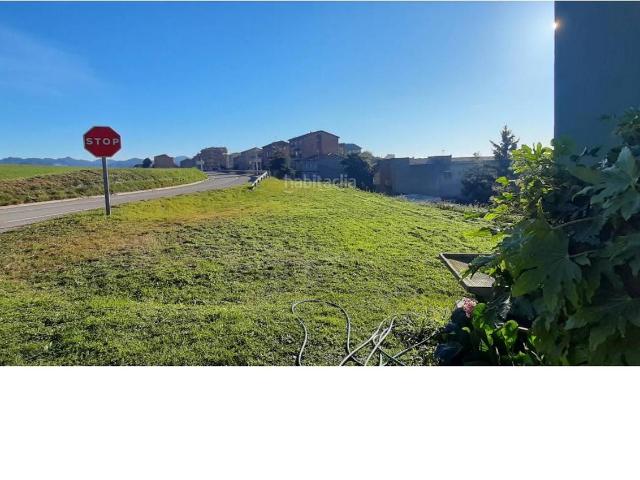 Casa en venta en Berga. Casa aislada con jardín en venta en Avià. Casas.