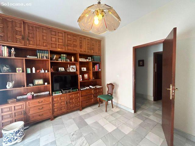Casa en venta en Berja con garaje para 2 coches, patio y gran solárium