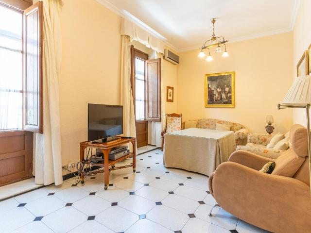 Casa en venta en Berja. Vivienda de 3 plantas con patio y terraza en Berja. Casas.