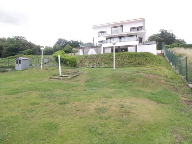 Casa en venta en Betanzos. Impresionante vivienda unifamiliar en Betanzos del año 2005, con cerca de 500 metros cuadrados construidos y una parcela de 2.200. Casas.