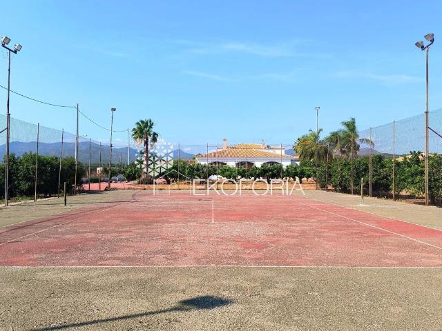 Casa en venta en Bétera, Camí de Paterna Lloma del Calderer. EXCLUSIVA VILLA DE UNA PLANTA CON MÁS DE 8.000 M DE PARCELA EN BÉTERA. Casas.