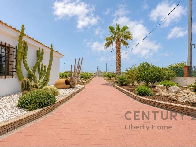 Casa en venta en Bétera, Los Pinares La Masia. Tu propio resort privado piscina, tenis y casa de invitados por 768.000. Casas.