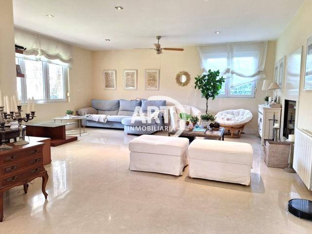Casa en venta en Bétera, Los Pinares La Masia. ART INMOBILIARIA GESTIONA LA VENTA DE ESTE CHALET INDEPENDIENTE EN LA ZONA DE BÉTERA. Casas.