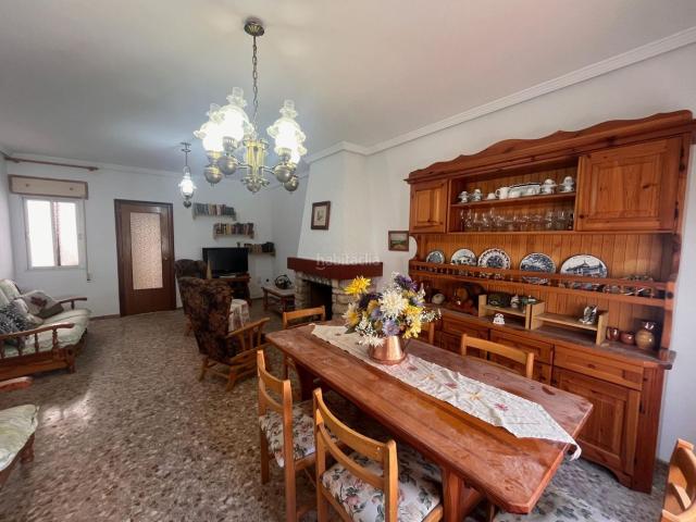 Casa en venta en Bicorp. AMPLIA CASA CON GARAJE Y PATIO CON BARBACOA EN BICORP. Casas.