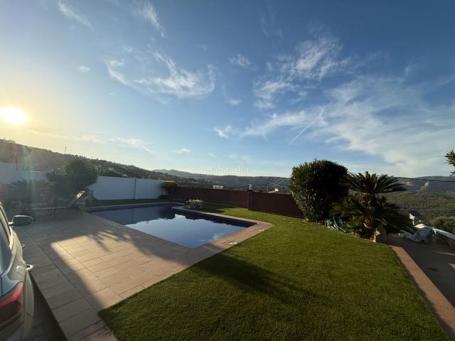 Casa en venta en Bigues i Riells del Fai. Casa Chalet independiente en venta en Calle del Falciot 35. Casas Bigues i Riells del.