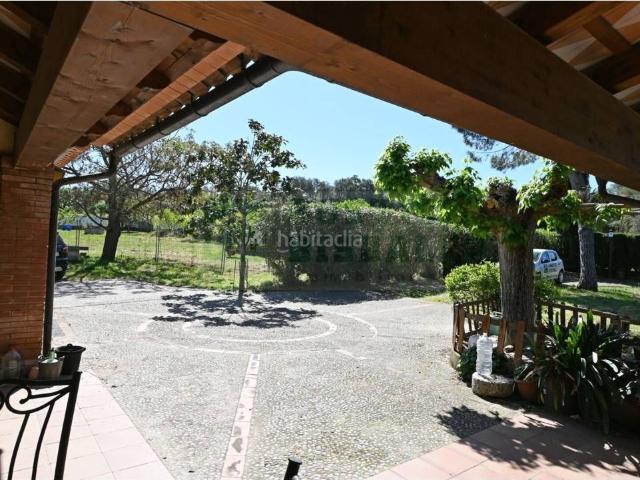 Casa en venta en Bisbal d´Empordà La. Finca con casa en planta baja, jardín, piscina y anexos agrarios en venta en Sant Pol La Bisbal dEmpordà. Casas Bisbal d´Empordà.