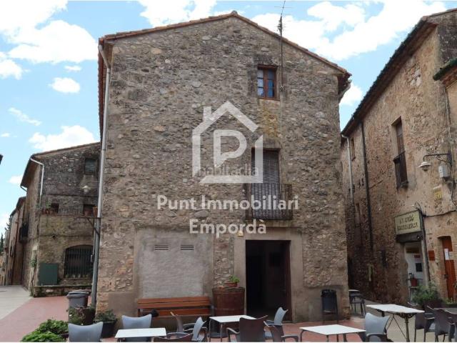 Casa en venta en Boadella i les Escaules. Vive el encanto auténtico de Les Escaules. Casas Boadella i les.