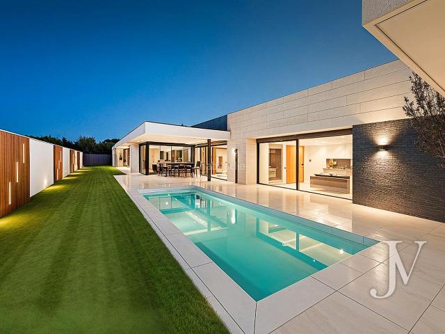 Casa en venta en Boadilla del Monte, Valdecabañas. Boadilla del Monte Q Homes, chalet independiente, con seguridad, dentro de recinto cerrado, 882m2 de casa, 1.000m2 de parcela. Casas Boadilla del.