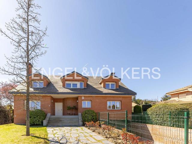 Casa en venta en Boadilla del Monte, El Olivar de Mirabal. Exclusivo chalet sostenible con piscina en El Olivar de Mirabal. Casas Boadilla del.