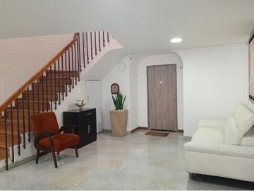 Casa En Venta En Bogota En Pontevedra V222378