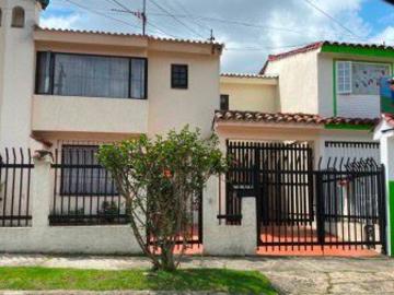 Casa En Venta En Bogota En Pontevedra V325006