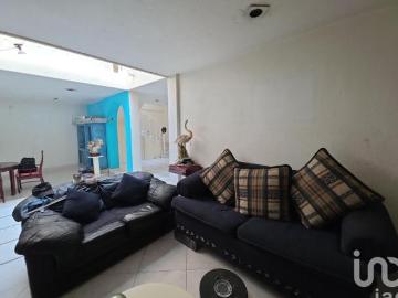 Casa en venta en Bosques de Aragón, Nezahualcoyotl