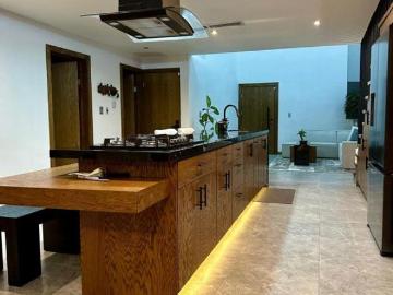 CASA EN VENTA EN BOSQUE REAL CON RECAMARA EN PLANTA BAJA, ZONA VALLE ESCONDIDO