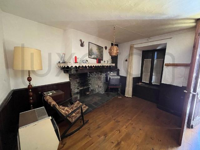 Casa en venta en Bòrdes Es Pirineos. Casa antigua en el centro de Es Bòrdes. Casas Bòrdes.