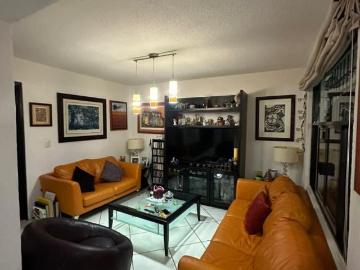 Casa en venta en Brenamiel, dentro de fraccionamiento privado