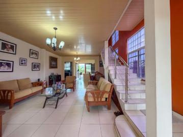 Casa en venta en brisas del golf | 5 rec | 2 niveles | $285,000 neg amplia, semi amoblada. 5 recámaras por 285000.00 en Brisas del Golf