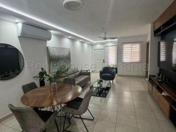 Casa en venta en Brisas Del Golf Aventura 25 5413SR