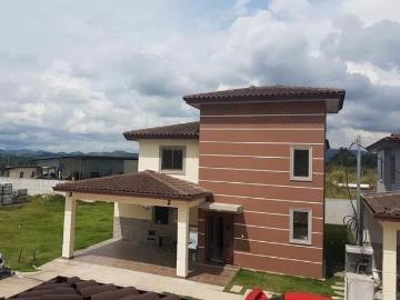 Casa en Venta en Brisas del Golf Panamá 315 m2. 4 hab