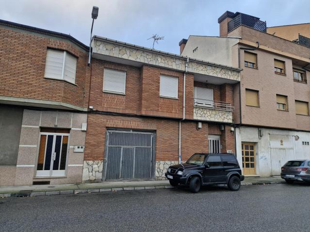 Casa en Venta en Cuatrovientos, Ponferrada Ideal para Vivir Comodamente
