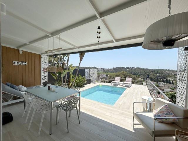 Casa en venta en Cubelles, Mas Trader Corral d´En Tort Corral d´En Cona. TORRE INDEPENDIENTE DE DISEÑO CON PISCINA PRIVADA Y VISTAS A MAR EN URBANIZACIÓN MAS TRADER I CUBELLES. Casas.