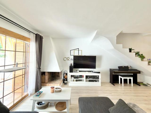 Casa en venta en Cubelles, Maritim. Casa apareada a menos de 100 metros de la playa en Cubelles. Casas.
