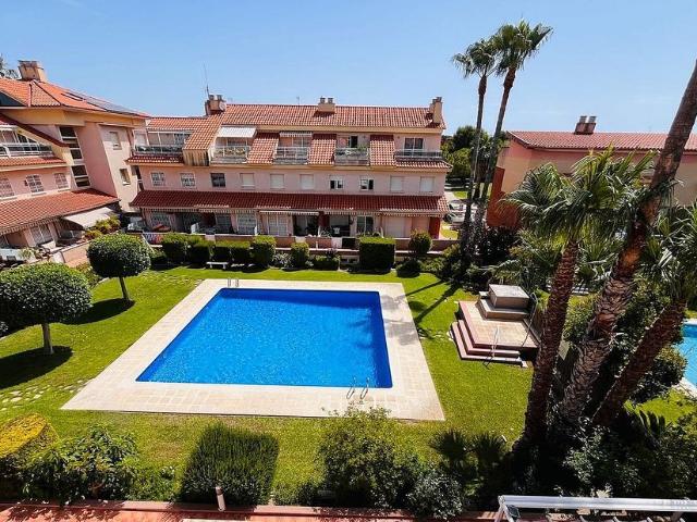 Casa adosada en venta en calle Clot del Bassó, Cubelles, de 200 m² 3 habitaciones por 560.000