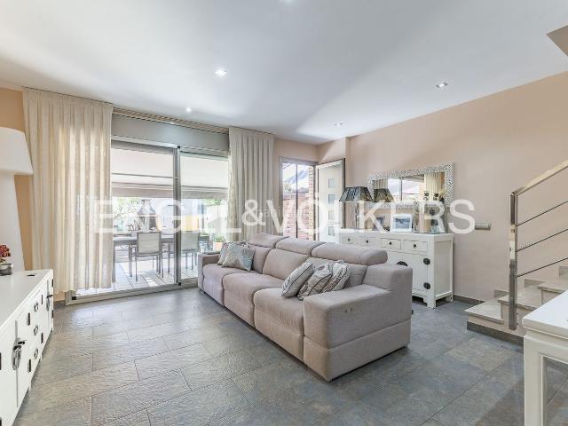 Casa adosada en venta en Cubelles, Les Salines Pla de Sant Pere. Chalet adosado en segunda linea de mar. Casas adosadas.