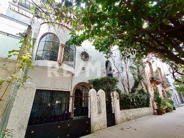 Casa con uso de suelo para oficinas en venta en Cuernavaca 102, en col. Condesa
