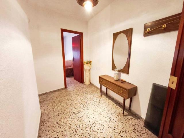 Casa en venta en Cullera, Pueblo de Cullera. Inmoblasco presenta en EXCLUSIVAbr Casa esquinera ubicada en pleno centro de Cullera, una zona con todos los servicios, comercios. Casas.