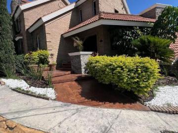 Casa en Venta en Cumbres 5 Sector con Alberca