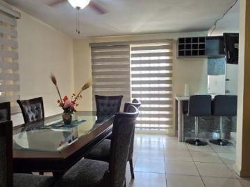 CASA EN VENTA EN CUMBRES DOMINIO