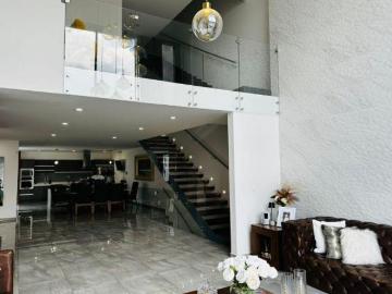 CASA EN VENTA EN CUMBRES DEL LAGO