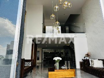 CASA EN VENTA EN CUMBRES DEL LAGO