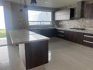 Casa en Venta en Cumbres del Lago con ROOF