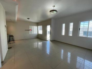 CASA EN VENTA EN CUMBRES ELITE DE 3 REC + CUARTO DE SERVICIO!